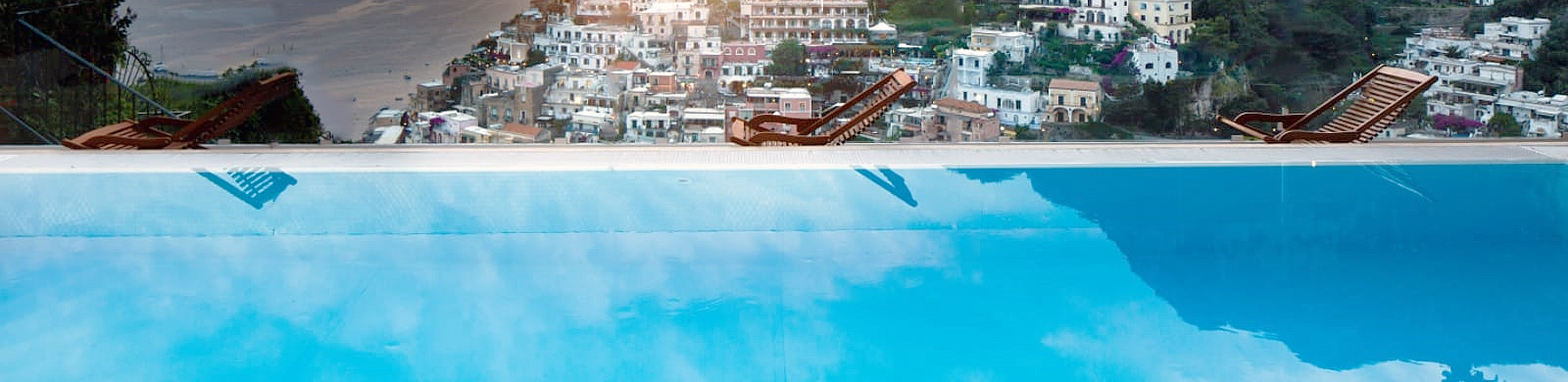 Piscina con veduta su Costiera Amalfitana